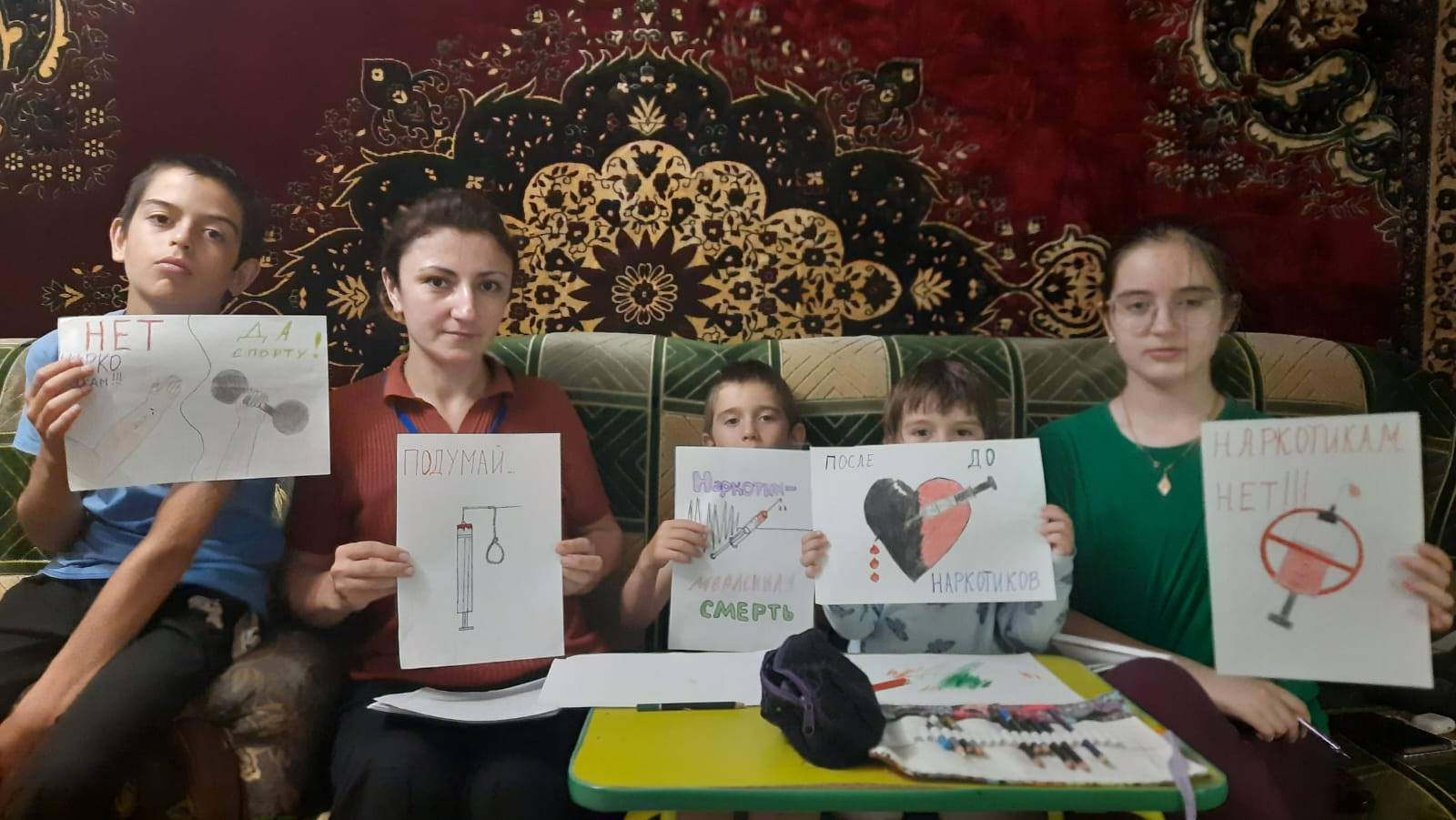 Специалист по работе с семьей и детьми Багандова Разият провела беседу с подопечными на тему "Скажи наркотикам НЕТ!".